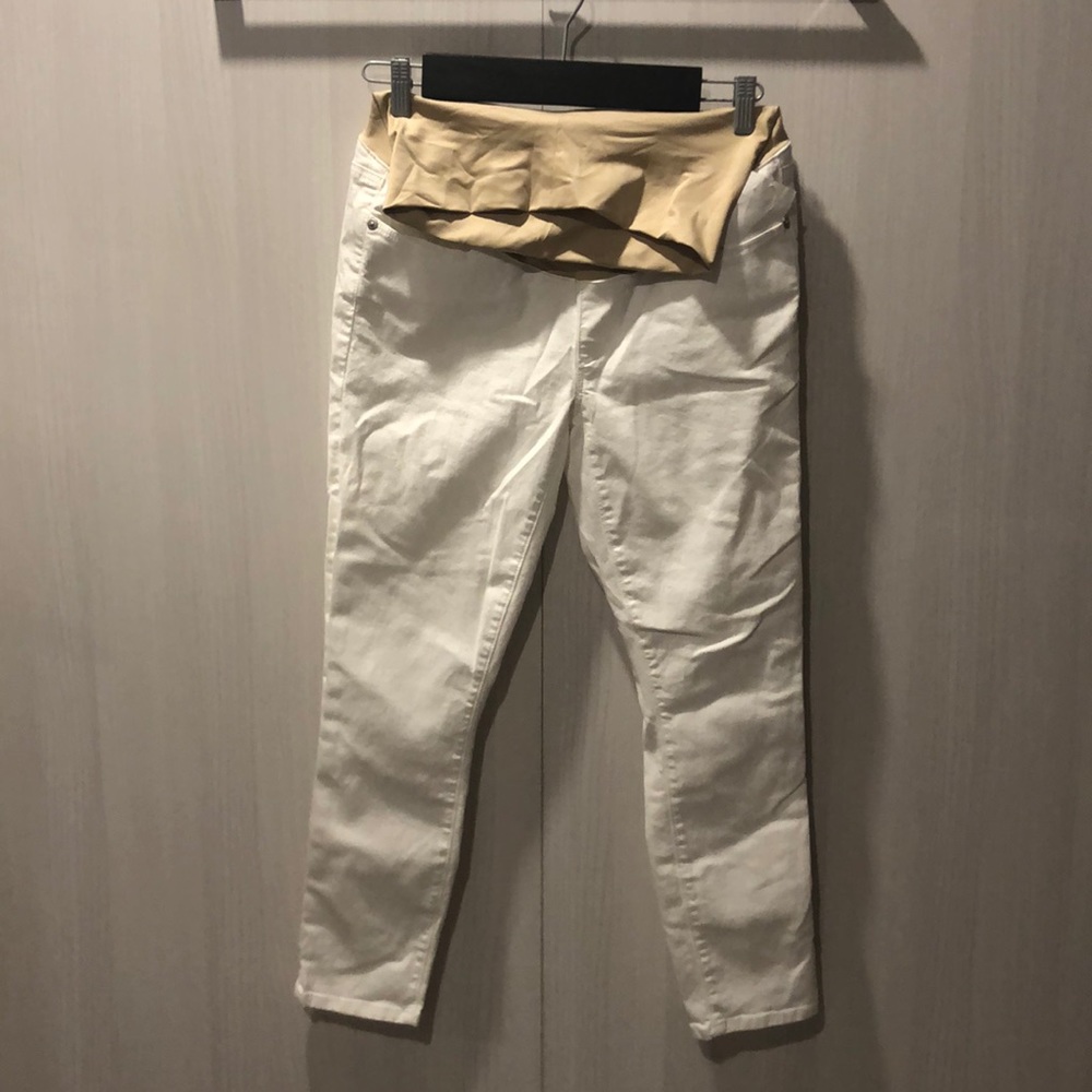Maternity NWT band Maternity White Jeans Size 6 / 27